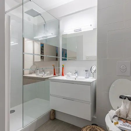 Apartment Centre *